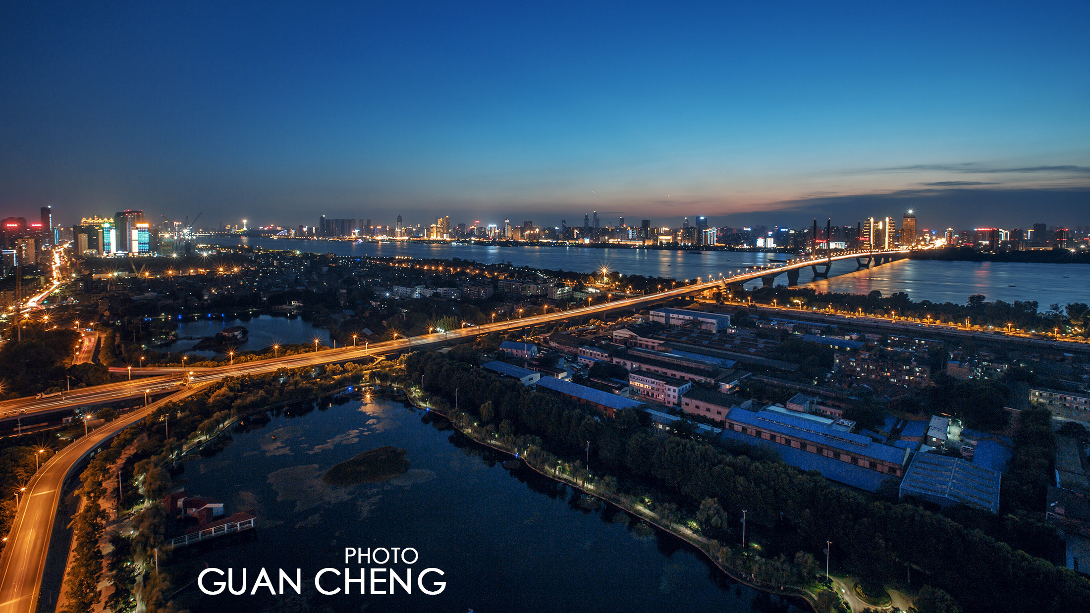 大力神不大 武汉环境建筑摄影中的力量美学